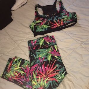 Fabletics active set. Crops and bra. Bnwt. Size S